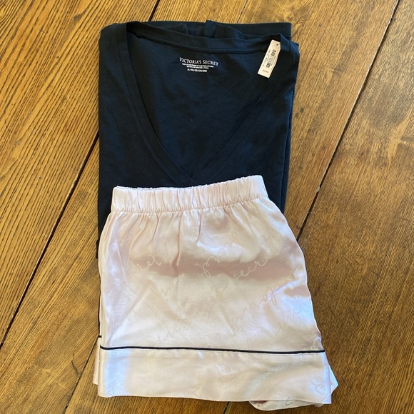 *NEW WITH TAGS* VICTORIA’S SECRET PAJAMA SET! Size L/XL - Picture 6 of 9